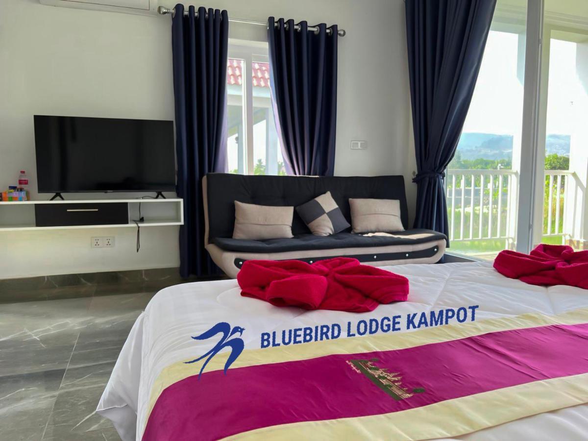 Bluebird Lodge カンポット エクステリア 写真