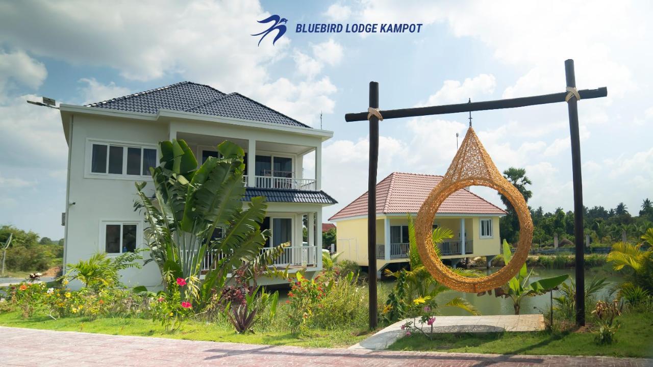 Bluebird Lodge カンポット エクステリア 写真