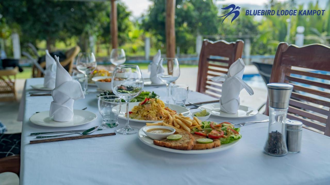 Bluebird Lodge カンポット エクステリア 写真