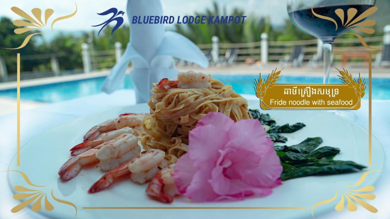 Bluebird Lodge カンポット エクステリア 写真
