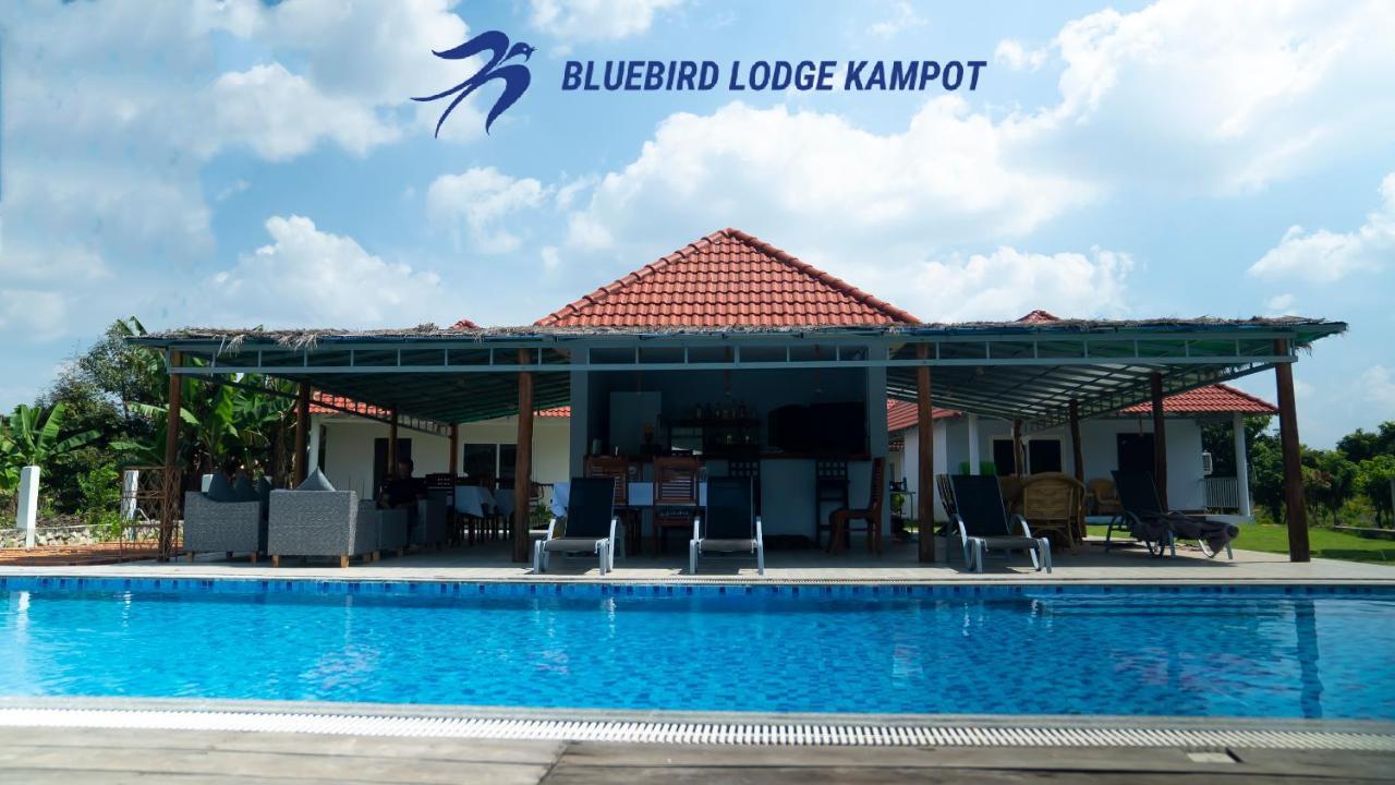 Bluebird Lodge カンポット エクステリア 写真